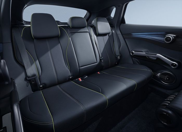 Jok belakang BYD Atto 3 Advanced STD seharga Rp 390 juta OTR Jakarta