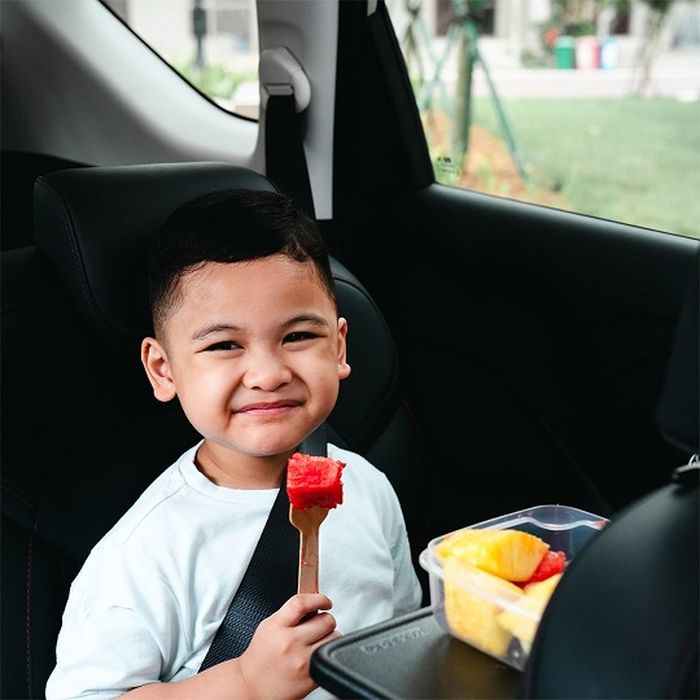 Snack Station Siaga: Cegah Tantrum Karena Lapar di Hyundai Stargazer dengan taruh makanan di banyak ruang penyimpanan