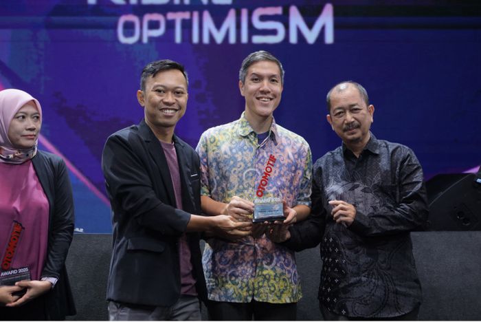 Adora buatan Indomobil Emotor berhasil meraih penghargaan &ldquo;Best Medium Electric Skutik&rdquo; dalam ajang Otomotif Award 2025 