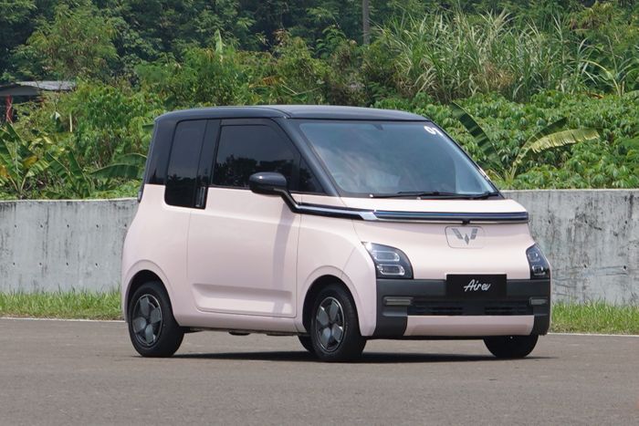 Wuling Air EV raih penghargaan di ajang Otomotif Award 2025