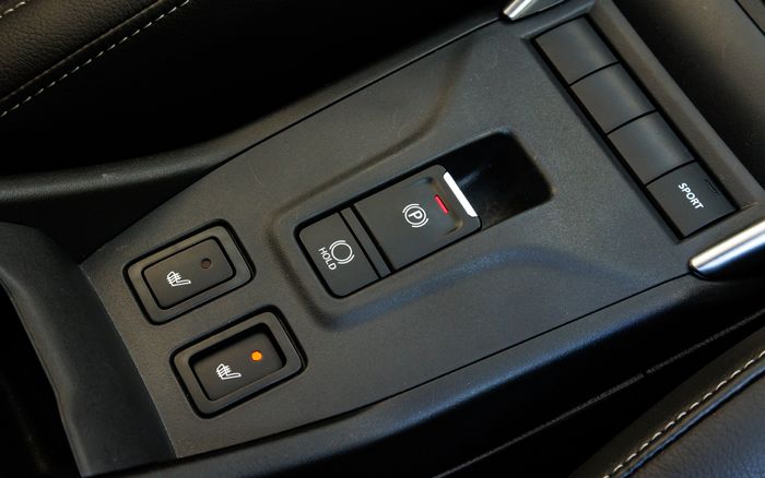 Rem parkir elektris dan bonus fitur jok penghangat dan mode Sport sudah tersedia di Suzuki Fronx Jepang.