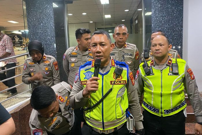 Dirlantas Polda Metro Jaya, Kombes Pol Komarudin bersama jajaran