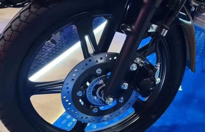 rem depan Suzuki AX4 dilengkapi sistem ABS untuk meningkatkan keselamatan