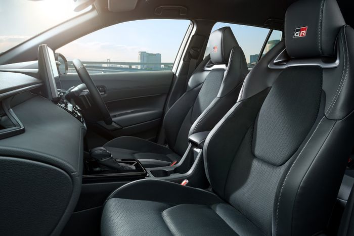 Interior Toyota Corolla Cross GR Sport terbaru.