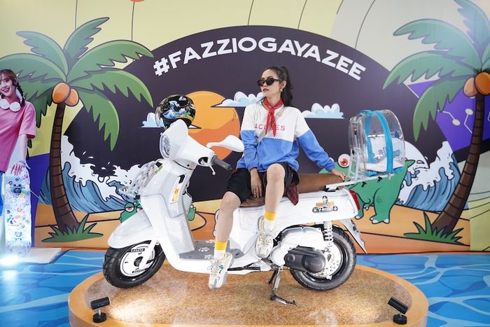 Fazzio bertema &ldquo;Gaya Zee&rdquo; yang tampil&nbsp;fashionable&nbsp;dengan tambahan aksesori pet carrier. 