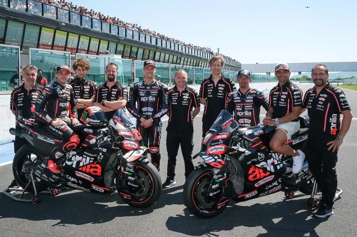 Jorge Martin tidak memakai baju balap resmi tim Aprilia Racing