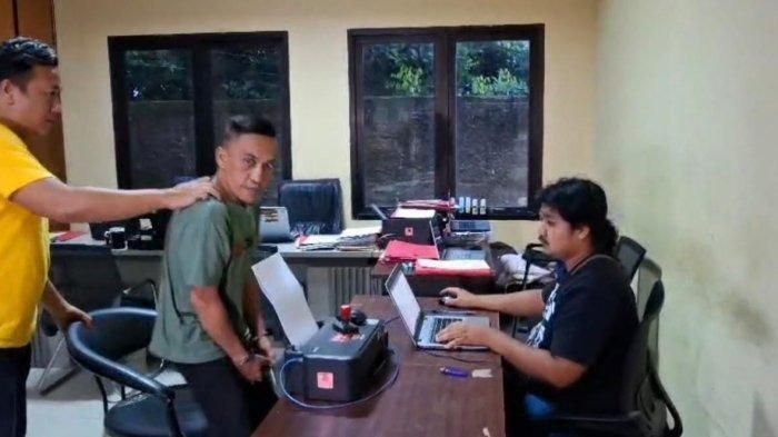 Sopir Gran Max Lalamove yang todongkan benda diduga pistol ke pengemudi mobil di Tol Cipularang dibekuk polisi