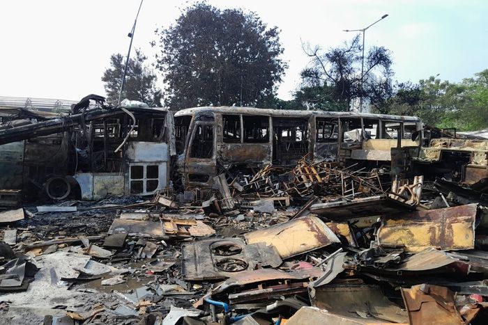 Kondisi pasca kebakaran melalap 50 unit bus TransJakarta di terminal Rawa Buaya, Cengkareng, Jakarta Barat