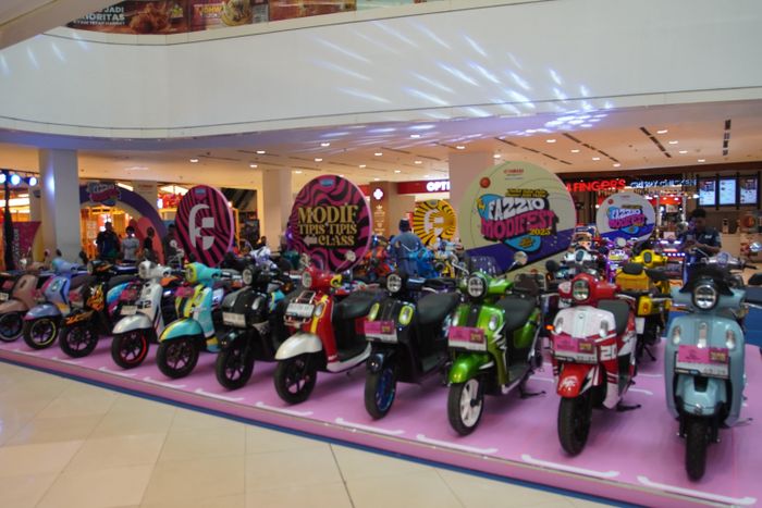 Deretan motor Fazzio Hybrid yang telah dimodifikasi di Fazzio Modifest 2025 Medan.