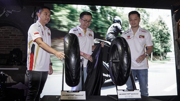 Peresmuan Ban FDR Blaze MP Tourer