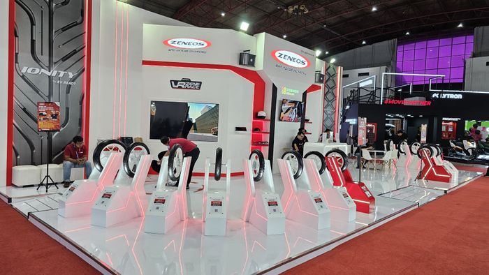 Booth Zeneos di Jakarta Fair 2025
