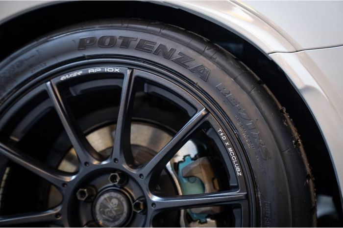Lini ban Potenza dari Bridgestone.