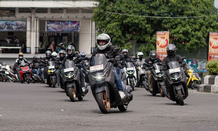 Rombongan start dari dealer Yamaha Panggung Motor, Solo