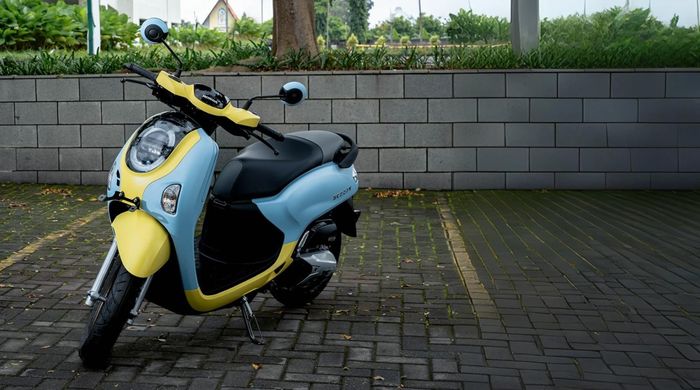 Honda Scoopy edisi spesial degan warna pastel