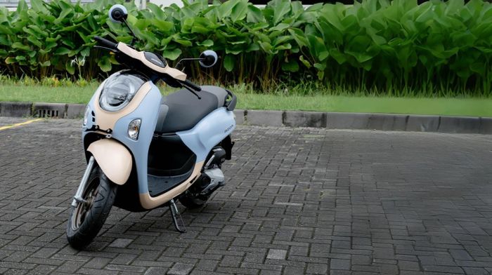 Honda Scoopy edisi spesial degan warna pastel