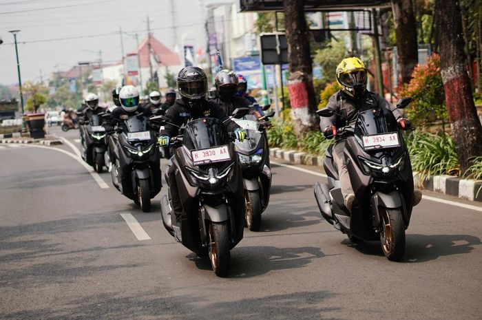 Rombongan awak media touring dari Solo menuju venua MAXi Yamaha Day di Kudus