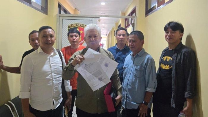 Kuasa hukum Erry Juliani Pasoreh Kakanwil BPN Sulawesi Utara yaitu Deymer Malonda dan rekan melaporkan Jimmy Li Polandos ke Polda Sulut atas tuduhan penggelapan Toyota Alphard dan uang Rp 1,7 miliar