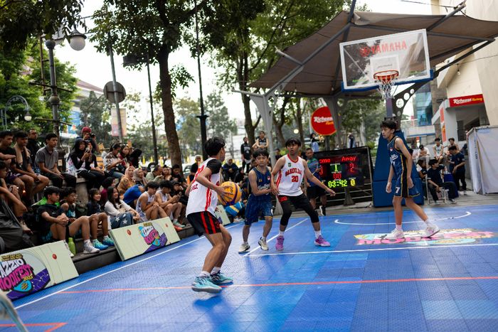 Kompetisi basketball 3-on-3 yang berlangsung seru di Fazzio Modifest 2025.