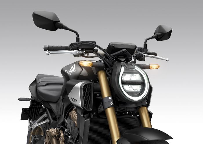 Desain headlamp dan shroud baru, pun demiian dengan bodi belakangnya