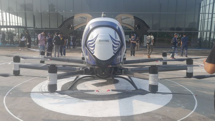 EHang 216 yang sudah didatangkan oleh Prestige Aviation berbentuk drone  propeller atau baling-baling.