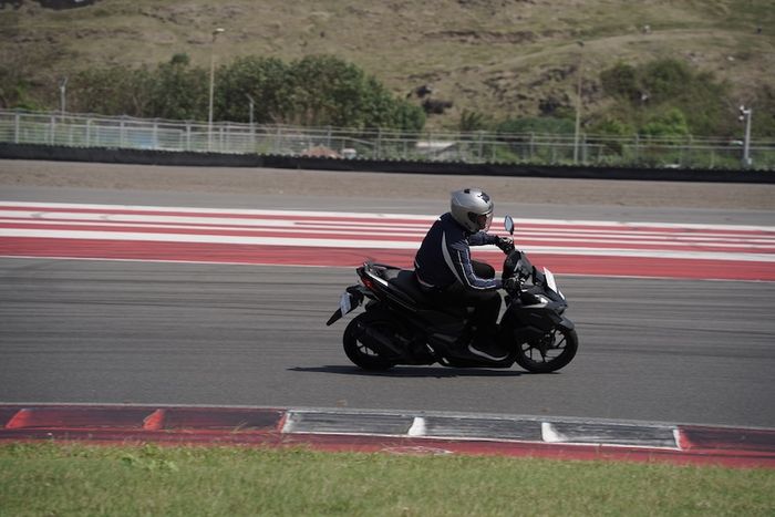 Honda Vario160 mengaspal di Sirkuit Dunia