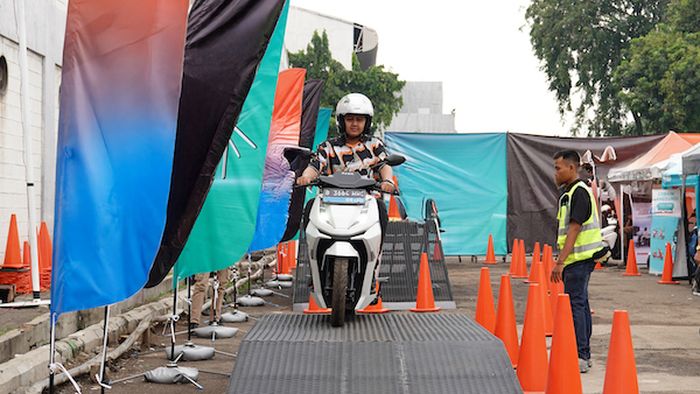 ALVA sediakan area test ride motor listrik di gelaran Jakarta Fair Kemayoran atau Pekan Raya Jakarta 2025