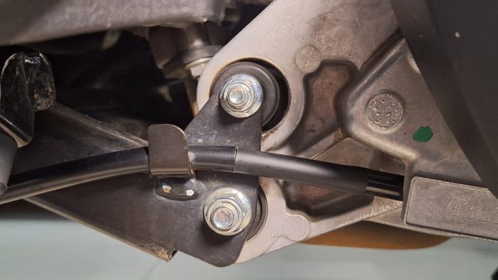 Engine mounting motor matic berfungsi sebagai penguhubung mesin dengan rangka dan meredam getaran 