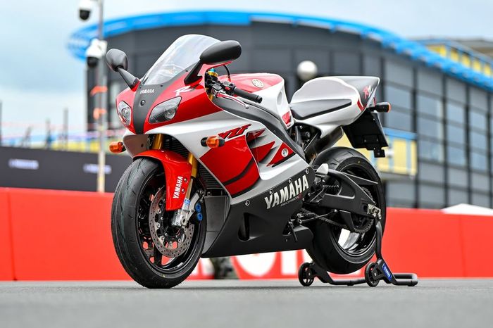 Yamaha YZF-R7 1999, menginspirasi livery spesial Yamaha di MotoGP Italia 2025