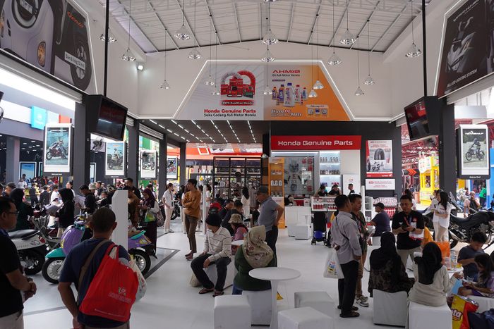 Suasana di booth Honda selama gelaran Jakarta Fair Kemayoran 2025