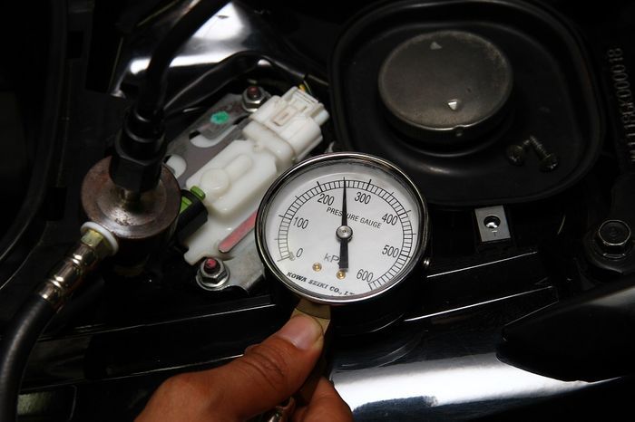 alat cek tekanan fuel pump motor 