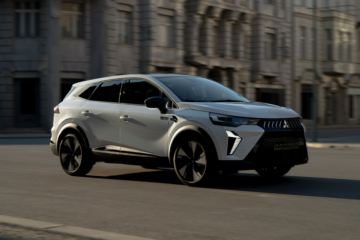 Tampak samping Mitsubishi grandis yang dirilis untuk pasar Eropa