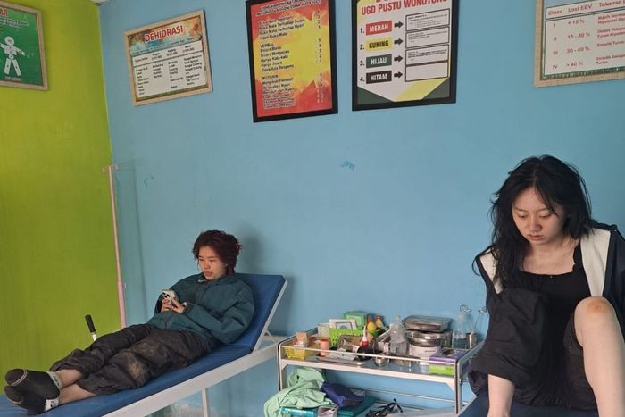 Dua wisatawan asal China selamat setelah jip yang dinaiki mereka terjun ke jurang sedalam 60 meter di jalur Bromo, Sabtu (5/7/2025). 