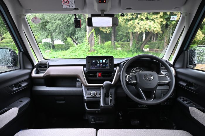 Interior Daihatsu Move X.