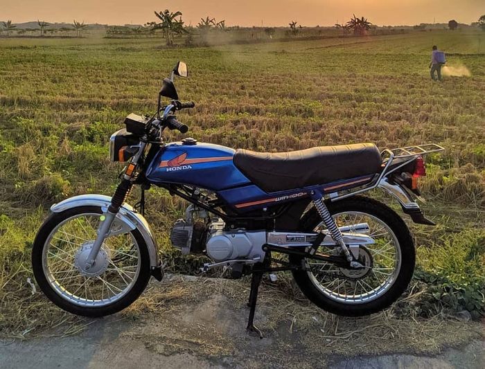 Honda Win standar tampil lebih kalem