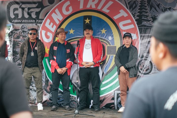 Wakil Bupati Tabanan, Bali, Bapak I Made Dirga, S.Sos membuka kegiatan arisan tril tua di Bali