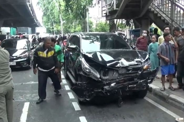 Toyota Fortuner yang terlibat kecelakaan beruntun di Jl Jenderal Ahmad Yani, Utan Kayu, Rawamangun, Jakarta Timur