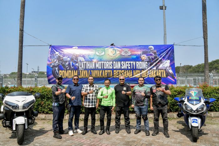 Kiri ke kanan: Bro Don Alwiciano (Ketua MBI DKI Jakarta), Bro H. Raden Darus Jayalalana (Ketua Umum MBI), Kolonel CPM Donny Agus Priyanto (Komandan Pomdam Jaya/Jayakarta), H. Dyan Dilato (Instruktur Safety Riding/FIM), Letkol CPM Yudhi Efrima Surya S.H., M.Si (Han) (Wakil Komandan Pomdam Jaya/Jayaka