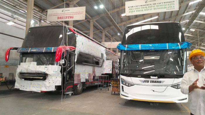 Perakitan bus di Karoseri Laksana di Unggaran, Kabupaten Semarang