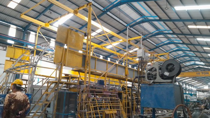 Pembuatan Rangka Bus di CV Laksana Unggaran, Kabupaten Semarang, 