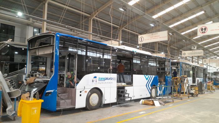 Proses pengerjaan Bus Transjakarta dari Karoseri Laksana