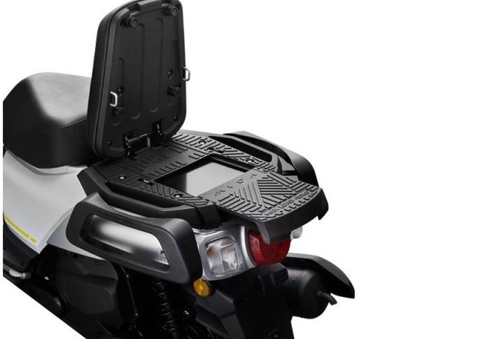 jok belakangnya bisa diangkat untuk memaksimalkan daya angkut