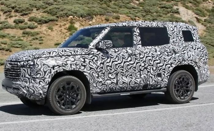 desain bodinya mengotak ala jip off-road sejati