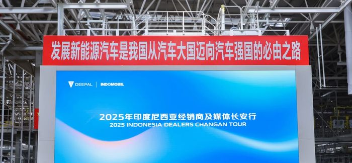 Kunjungan ini merupakan yang pertama kalinya dalam sejarah, mempertemukan perwakilan diler di Indonesia.