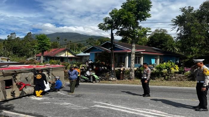 Oleh TKP kecelakaan truk dinas pemadam kebakaran Kabupaten Solok terguling lukai empat anggota Jorong Talago, Nagari Koto, Gadang Guguak, Gunung Talang