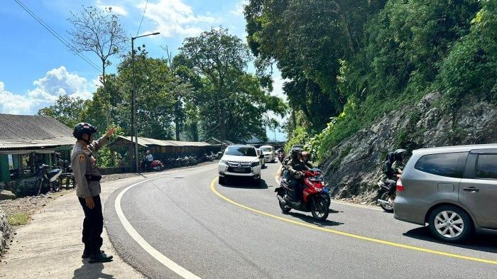 Suasana jalan Gumitir di antara kabupaten Jember dan Banyuwangi, Jawa Timur