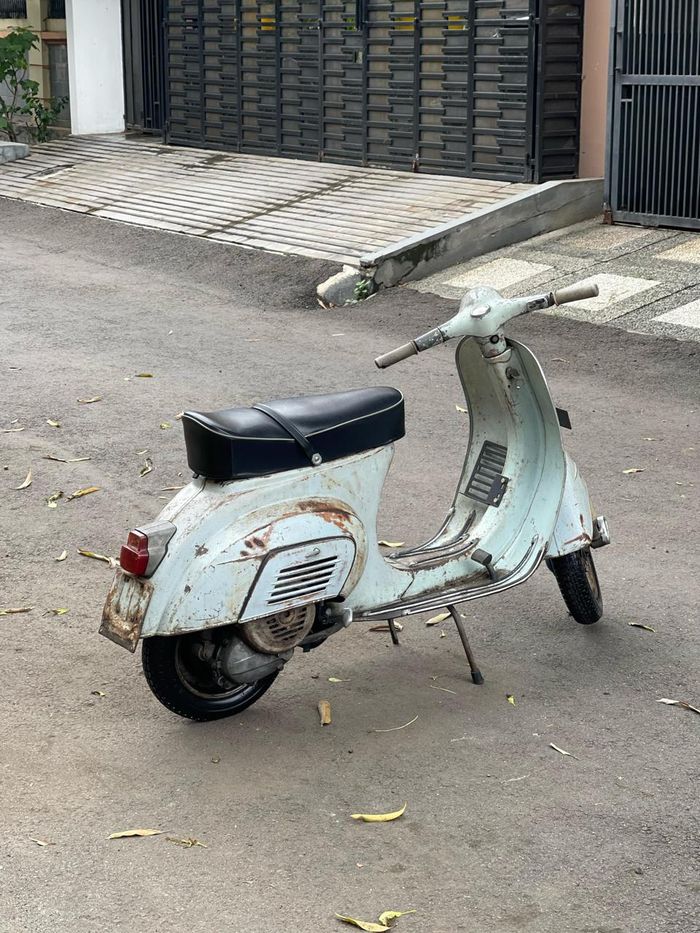 Vespa Darling generasi pertama pakai mesin 50 cc, setelah itu ada peningkatan jadi 90 cc