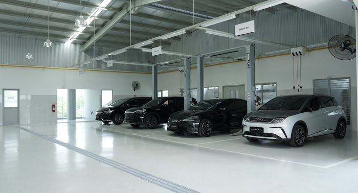 Service Bay di dealer resmi BYD