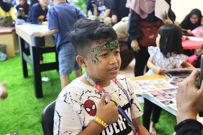 Kegiatan face painting di Booth Suzuki dialam gelaran GIIAS 2025