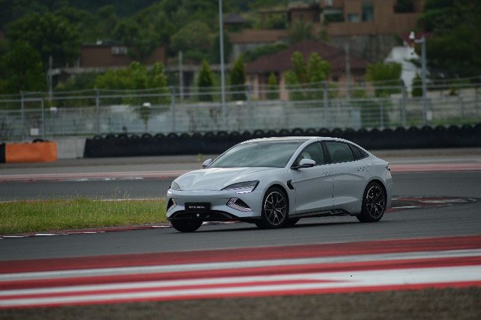 New BYD Seal Performance dengan teknologi DiSus-C