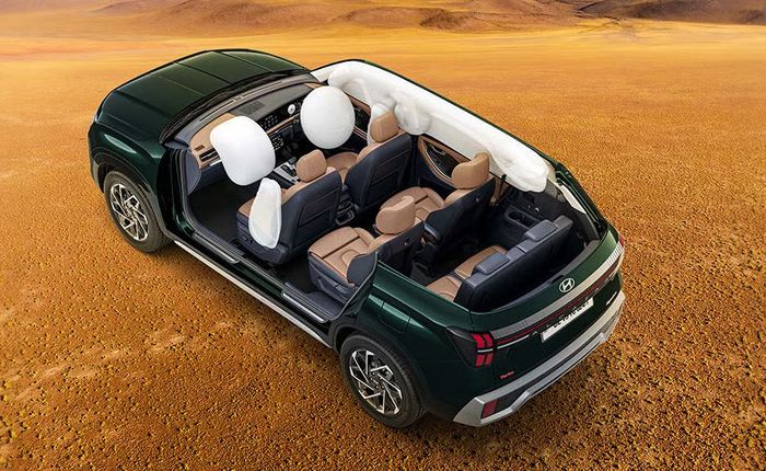 pada tipe 6-seater, jok baris kedua Hyundai Alcazar menggunakan model captain seat